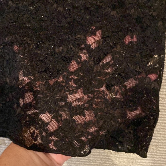 ✨Sparkly✨ Lace top with high Asian style neckline - Picture 3 of 3